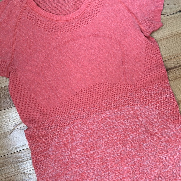 Lululemon short sleeve - Picture 4 of 4